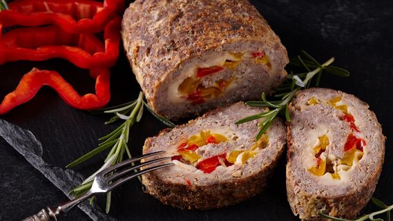 Рецепт мясного рулета к Новому году