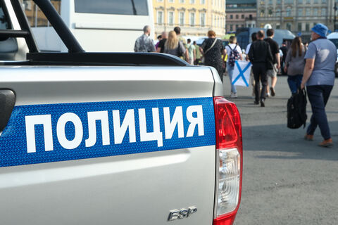 Планируют возбуждать уголовное дело: в Петербурге рабочий упал с высоты 10 метров и умер