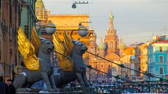 Грифоны Петербурга: где найти таинственных существ в на улицах города