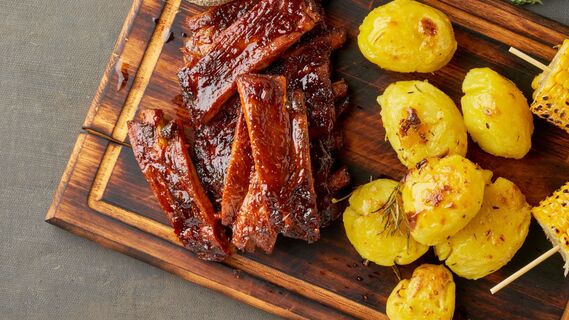 Запечь вкусную картошку можно без заморочек