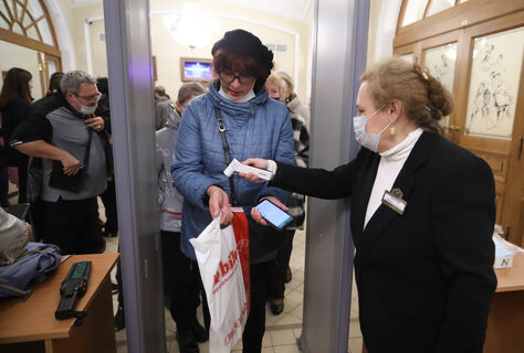 В России обновлен суточный рекорд смертей от коронавируса