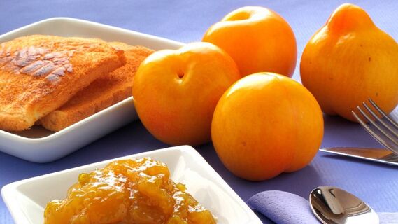 Вкуснейший сливовый джем прекрасно сочетается с выпечкой