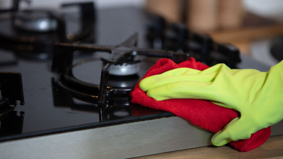 Отмоете плиту в два счета: секрет знают только опытные домохозяйки 