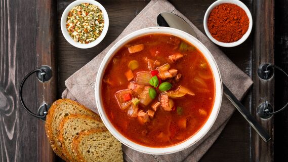 Борщ с гренками