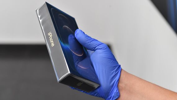 Новый iPhone в коробке
