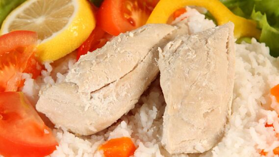 Не каждая хозяйка умеет правильно варить куриную грудку