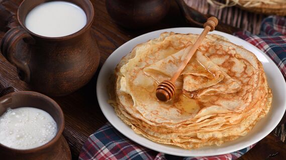 Блинчики со сметаной и медом