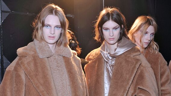 В коллекции бренда Max Mara преобладает именно этот цвет 