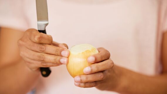 Вот как легко можно почистить лук