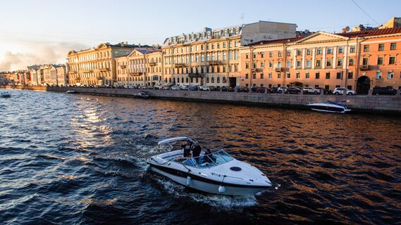 Редкие монеты, старый фотоаппарат и не только: водолазы достали со дна Фонтанки настоящий «клад» (фото)