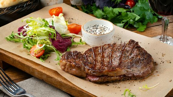 Частая оплошность при жарке мясных стейков