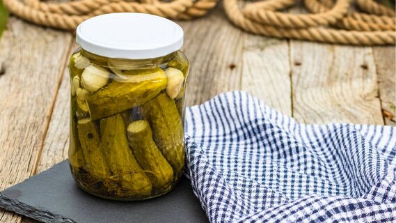 Этот продукт опытные хозяйки не положат в банки с закруткой
