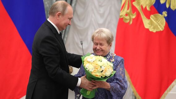 «Народные и заслуженные»: стало известно, сколько получают звезды на пенсии