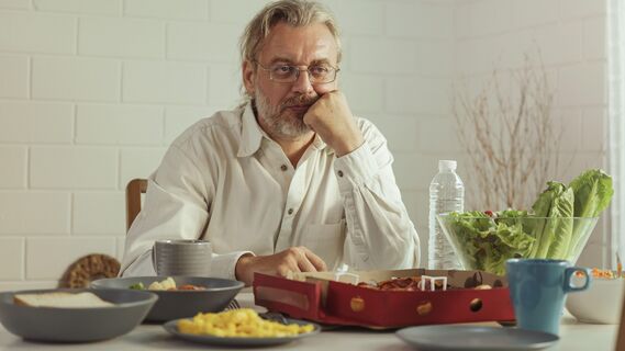 Какие продукты противопоказаны пожилым людям