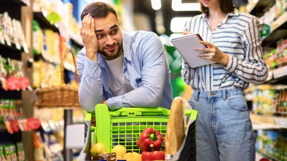 Продукты к новогоднему столу можно купить с огромными скидками