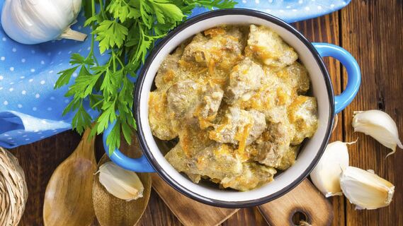 Вкуснейшая куриная печень в сметане с грецкими орехами