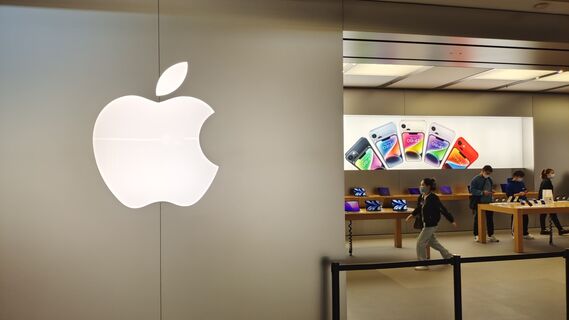 iPhone 14 подешевел в России