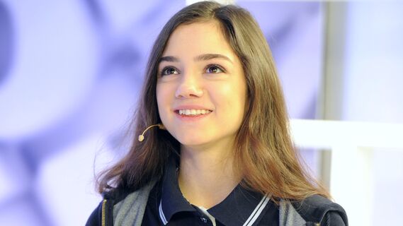 «Нереальная Женя»: восхищения фанатов вознесли Медведеву прям до Луны