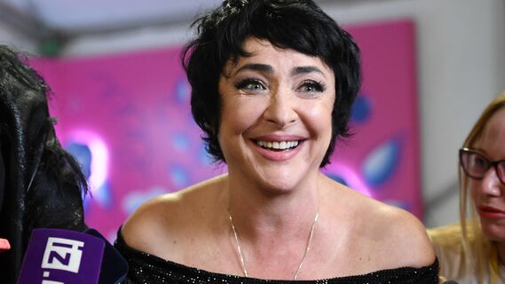 Лолита показала декольте и похвасталась найденным «кладом»