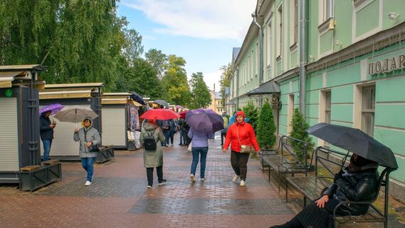 Дожди, непонятная речь и медлительность: какие стереотипы о Петербурге и его жителях уже устарели