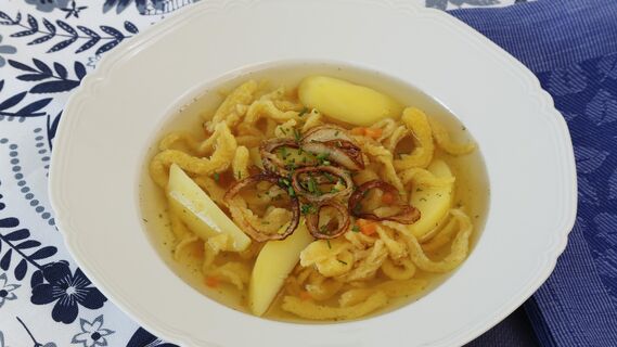 На насыщенном бульоне суп вкуснее