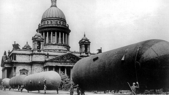 Подвиг жителей Ленинграда: показываем как выглядел город во время войны