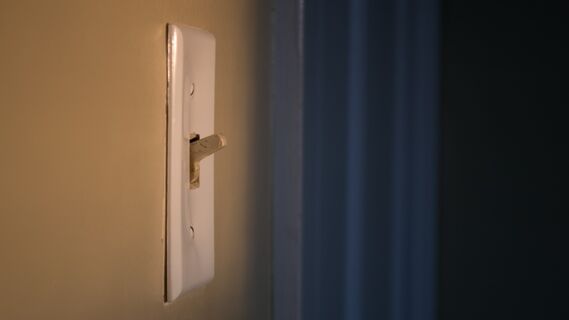Вот почему в советских домах выключатели были так высоко: есть целых три причины