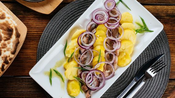 Быстрый и вкусный рецепт маринованного лука