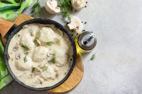 Консоме Нессельроде и стерлядь на шампанском: эти и другие блюда знаменитой петербургской кухни