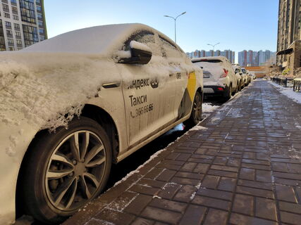 Борьба с мигрантами в Петербурге бьёт не туда: просели доходы таксистов