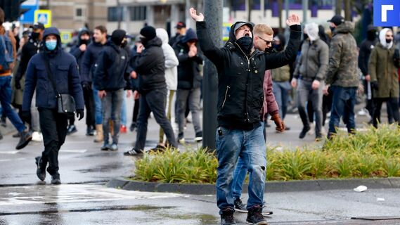 В штате Вашингтон вспыхнули протесты после того, как полицейский въехал в толпу