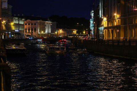 Фонарный мост в Адмиралтейском районе ожил после капремонта