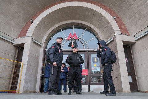 Остановка с запахом дыма: как одна неисправность парализовала красную ветку метро в Москве