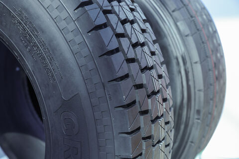 Минус на термометре — плюс в чеке: в Петербурге зимняя «переобувка» подорожала на 20%