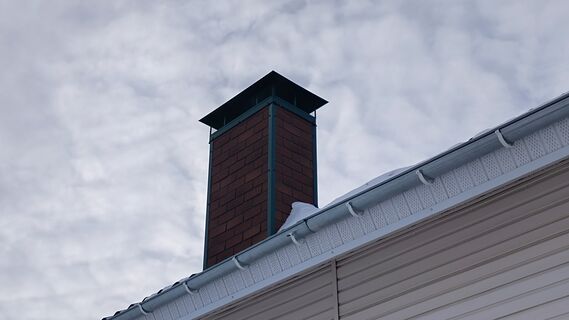 Бросаем пару горстей в топку – и дымоход чище слезы: тяга как по маслу круглый год