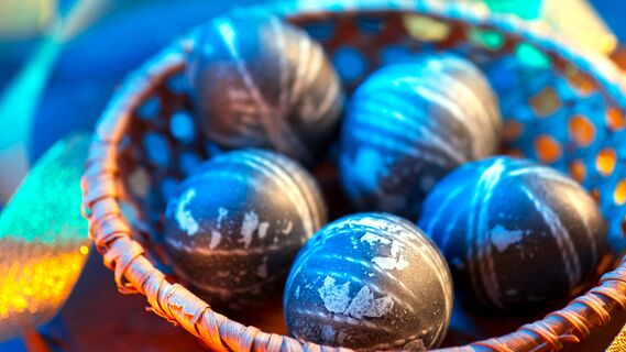 Крашу яйца на Пасху только так: 3 способа с каркаде - вместо надоевшей луковой шелухи