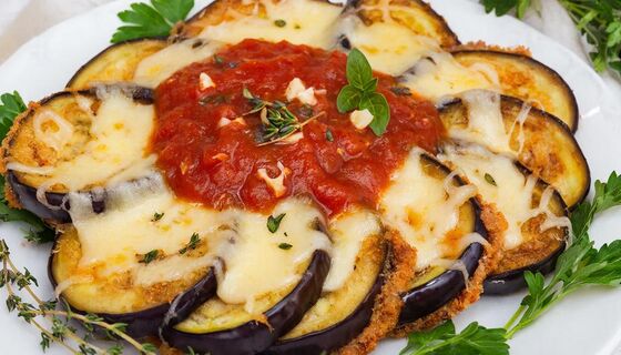 Кидаю баклажаны в аэрогриль — и получаю хрустящую вкуснятину: быстрый рецепт ужина