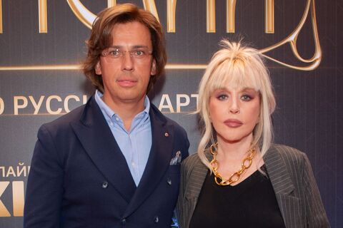 Галкин пришел на помощь Пугачевой: «Стоять уже сама не может»