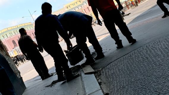 Почему в Москве меняют бордюры каждый год: тратят миллиарды рублей