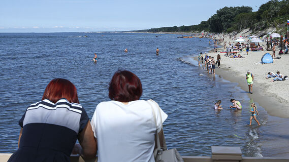 Люди, море