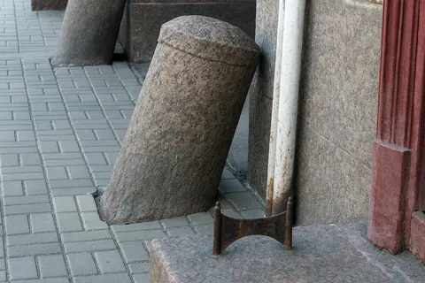 Колёсоотбойные тумбы