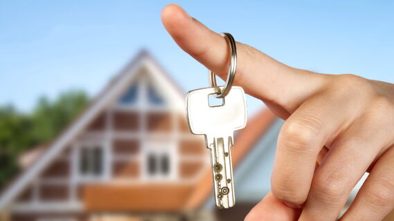 Квартира продастся с третьего просмотра: ясновидящая — об обрядах на продажу 
