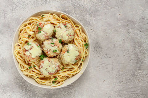 Обычные котлеты забыты: Готовлю теперь биточки по-французски - нежные, с начинкой