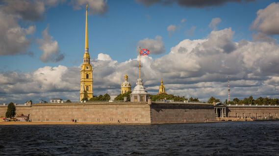 В каком стиле построена Петропавловская крепость - жемчужина Санкт-Петербурга: ответят только местные жители