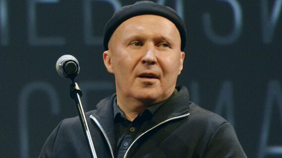 Именитый отец не занимался воспитанием сына