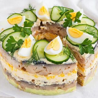 Беру пачку теста и банку рыбы - Готовлю обалденный закусочный торт-салат "Изольда"