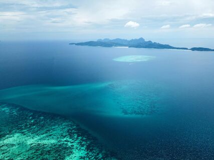 Вода прозрачнее хрусталя: где находится самое чистое море на Земле и почему в нем нельзя искупаться