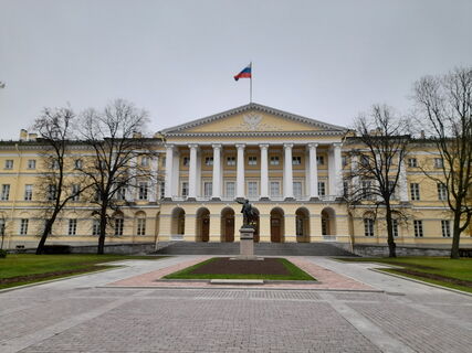 Смольный, институт благородных девиц