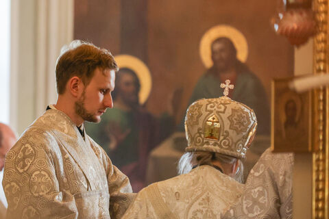 священнослужитель