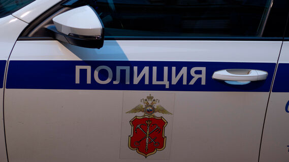 На берегу Невы правоохранители обнаружили тело неизвестной в спортивном костюме
